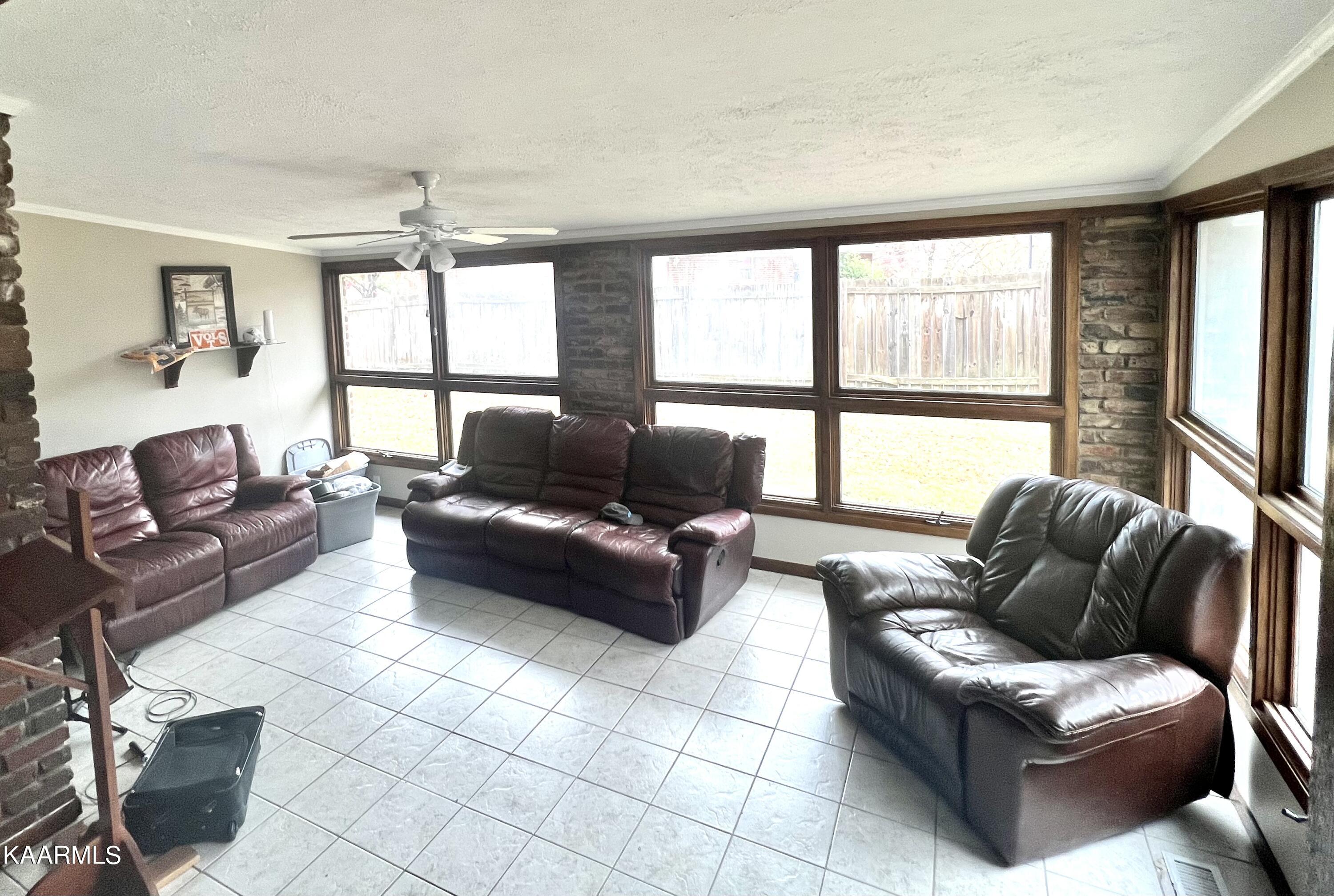 7240 Oakmeade Road Powell, TN 37849 - Photo 9 of 16 EEBDB027-E927-421A-86ED-DC2C0C35294D