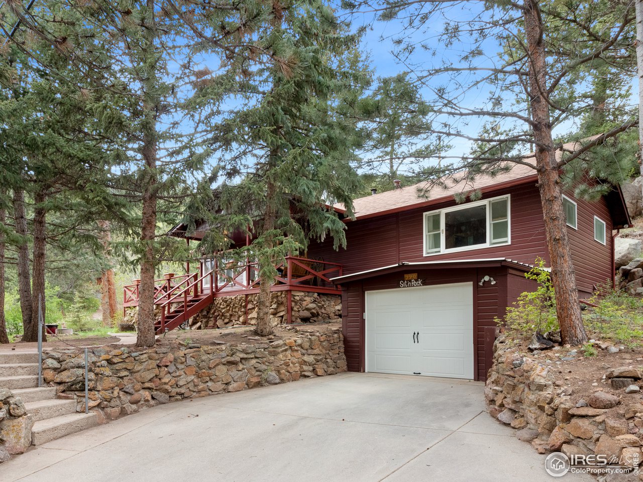 390 Riverside Drive Lyons, CO 80540 - Photo 14 of 21 Driveway/Garage