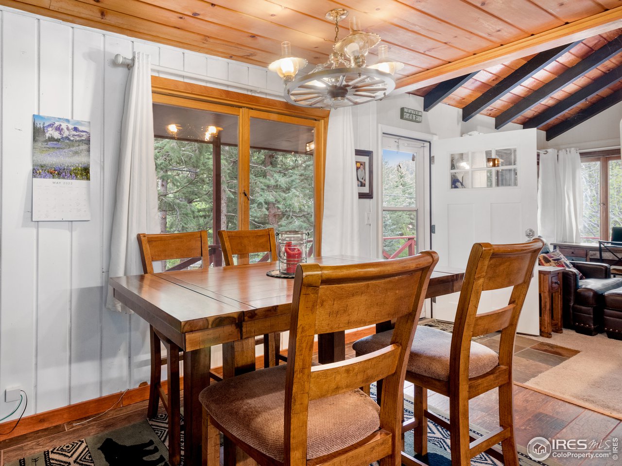 390 Riverside Drive Lyons, CO 80540 - Photo 16 of 21 Dining area