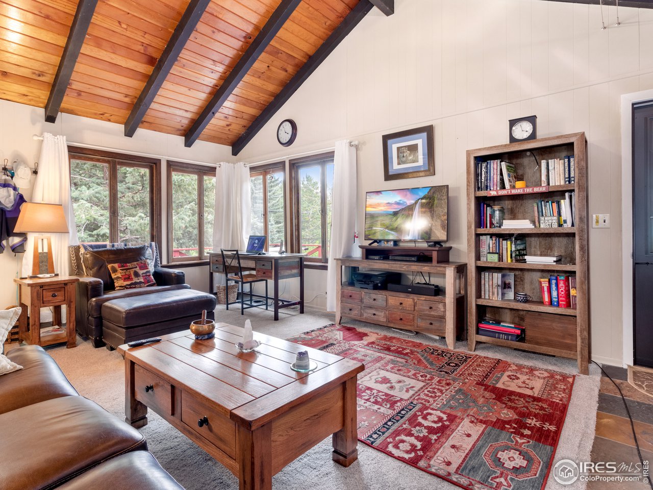 390 Riverside Drive Lyons, CO 80540 - Photo 17 of 21 Livingroom