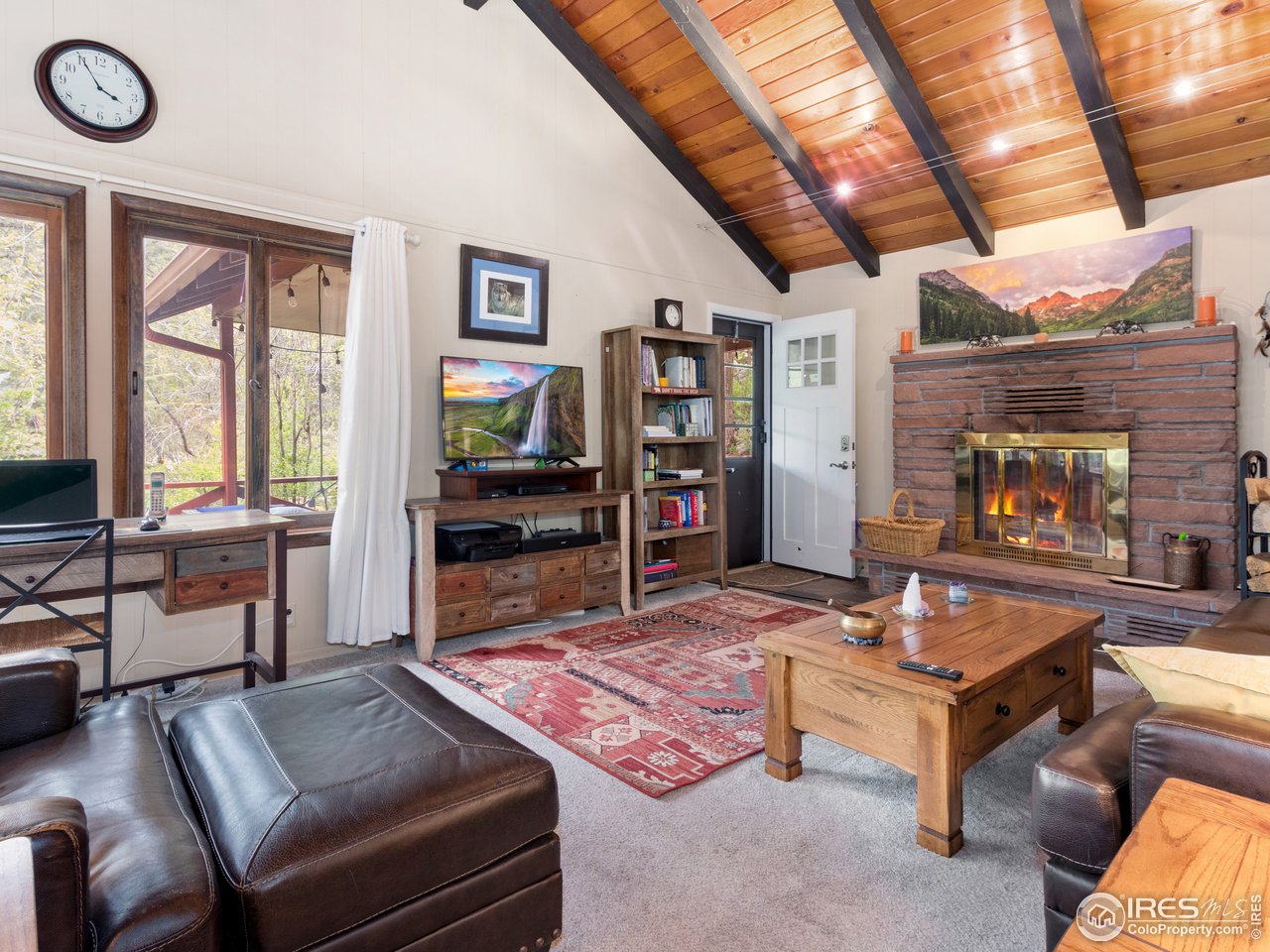 390 Riverside Drive Lyons, CO 80540 - Photo 3 of 21 Livingroom