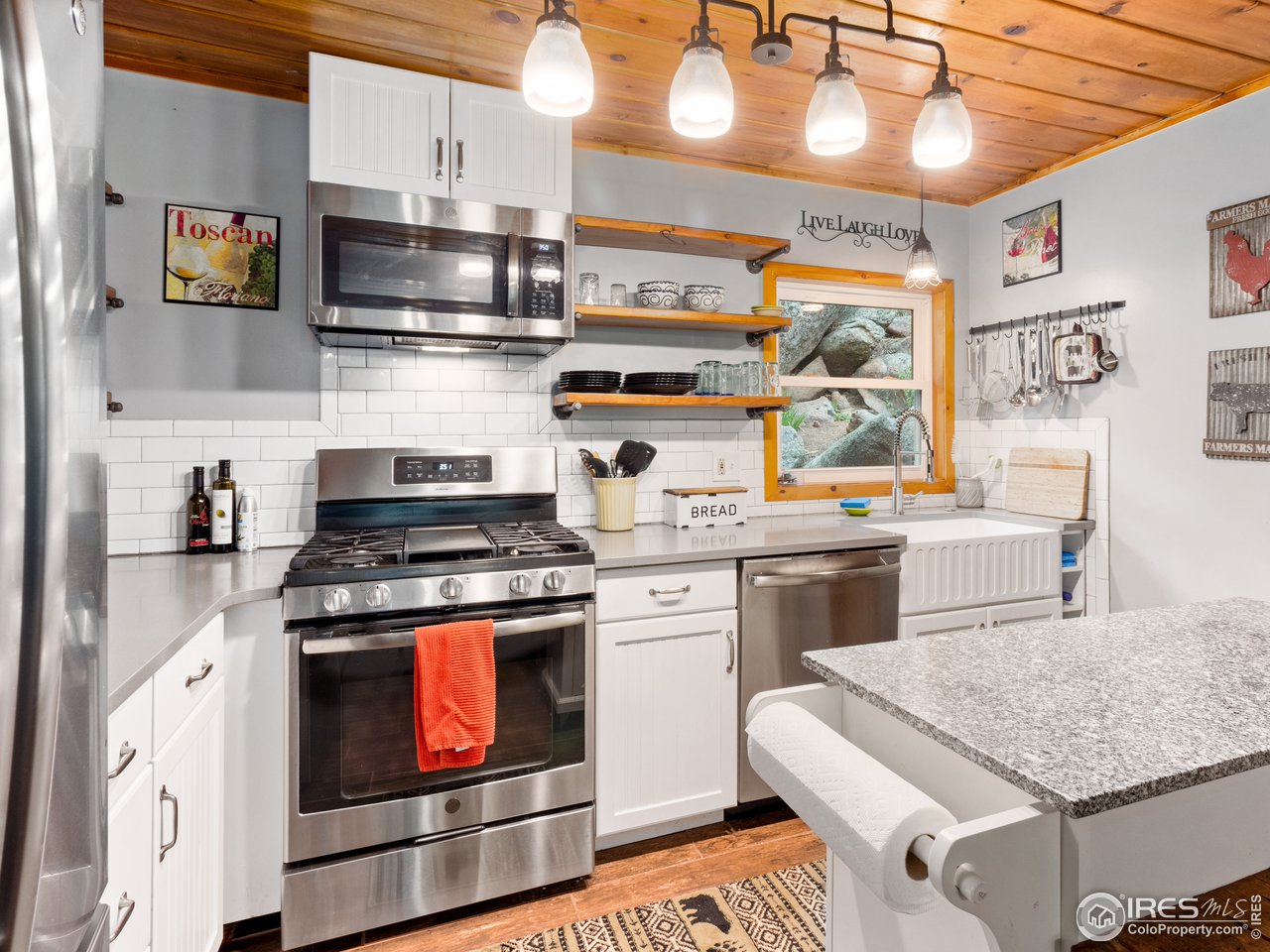 390 Riverside Drive Lyons, CO 80540 - Photo 4 of 21 kitchen