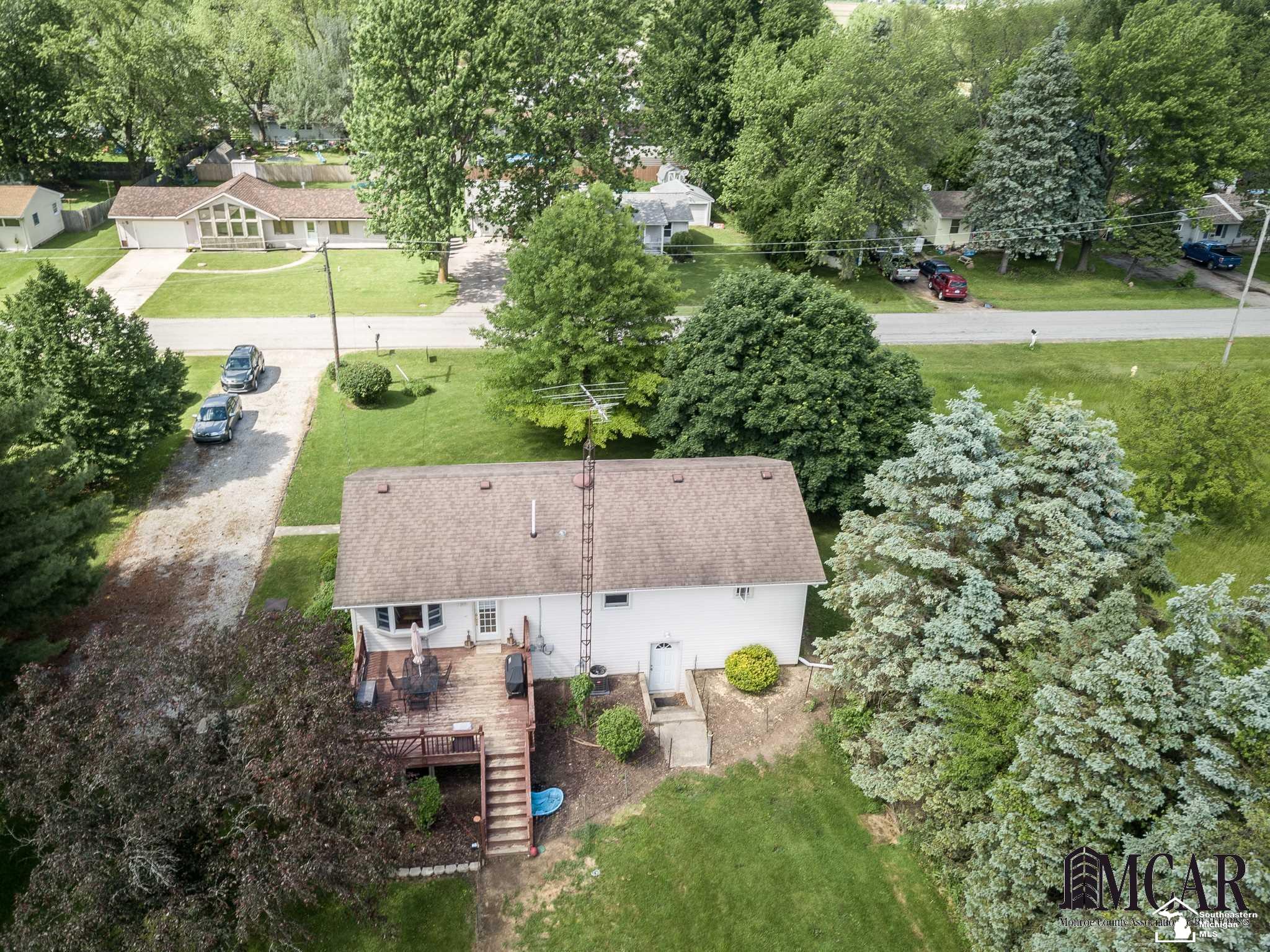 8801 Day Road Monroe, MI 48162 - Photo 32 of 33 21457868-31.JPG