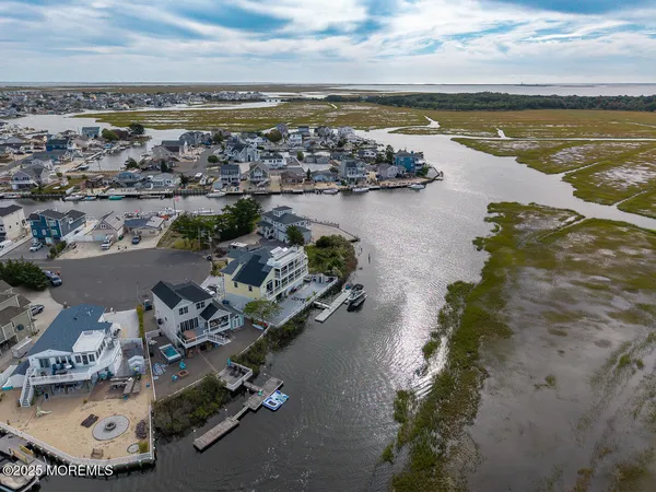 $425,000 | 733 Twin Lakes Boulevard, Little Egg Harbor, NJ 08087