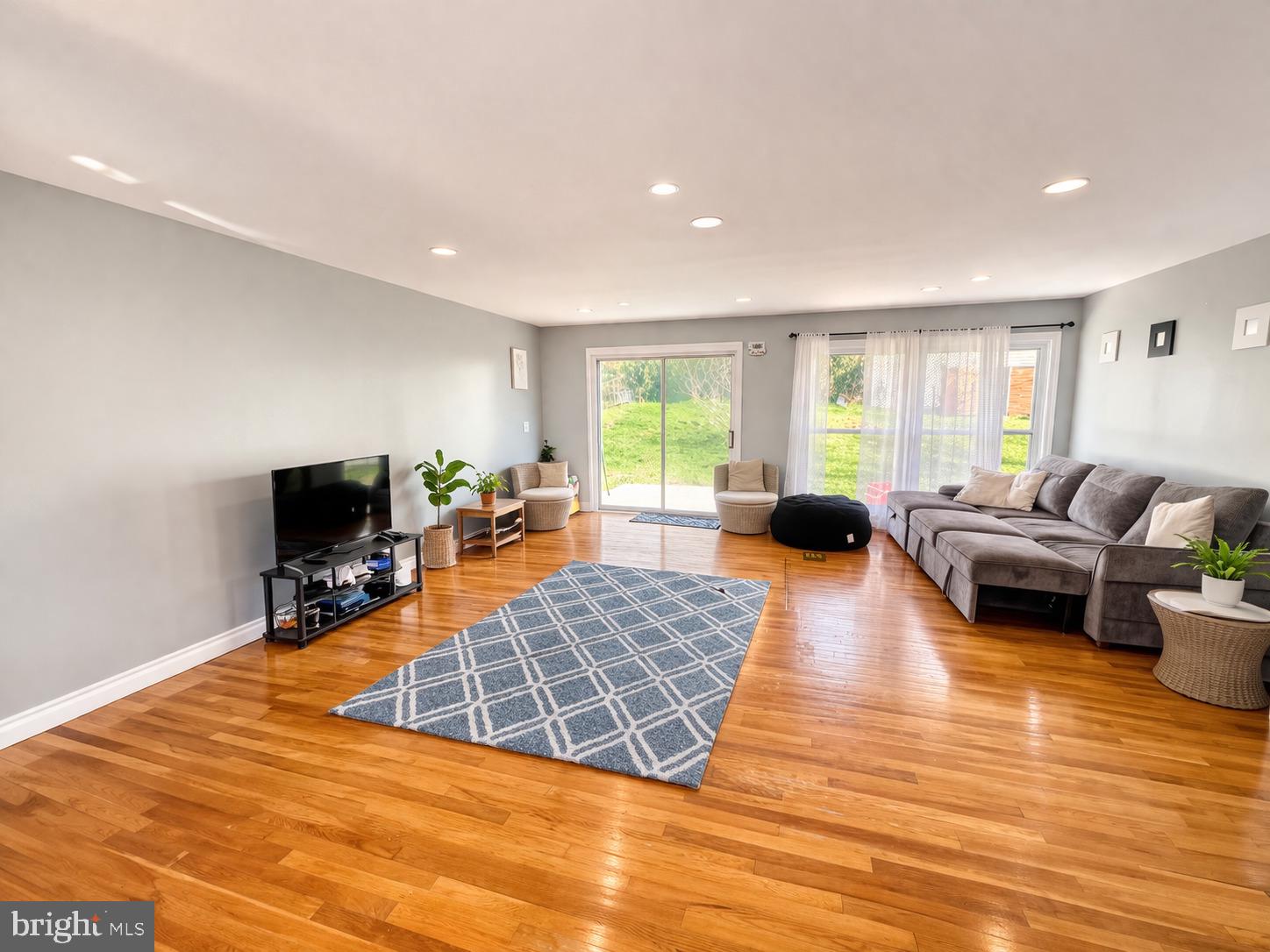 4416 Mahan Road Silver Spring, MD 20906 - Photo 2 of 4 Natural Hardwoods
