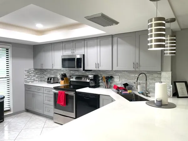 $3,000 | 1714 Consulate Place, Unit 101, West Palm Beach, FL 33401