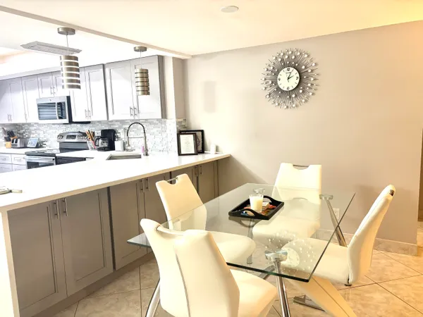 $3,000 | 1714 Consulate Place, Unit 101, West Palm Beach, FL 33401