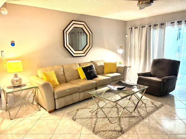 $3,000 | 1714 Consulate Place, Unit 101, West Palm Beach, FL 33401