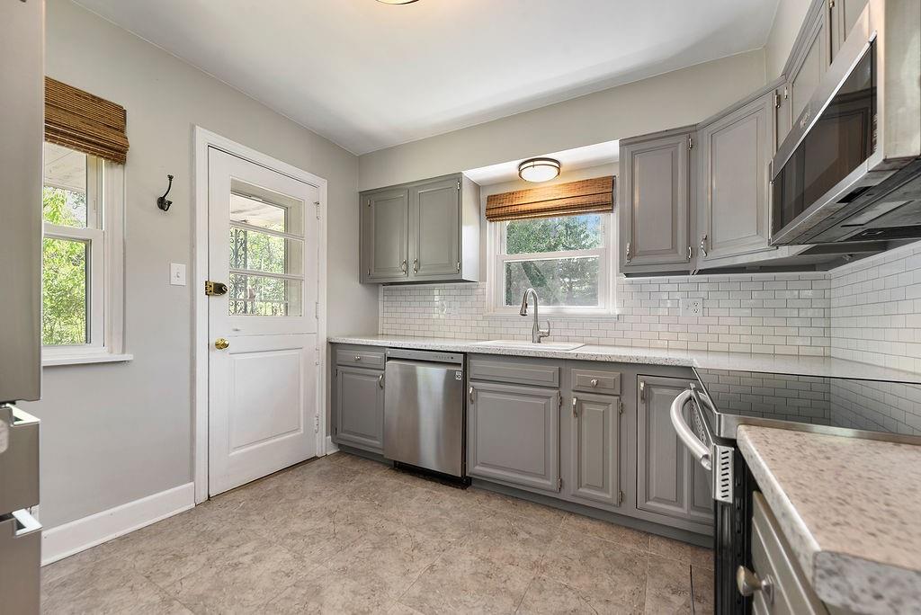 3237 Apache Road Pittsburgh, PA 15241 - Photo 8 of 33
