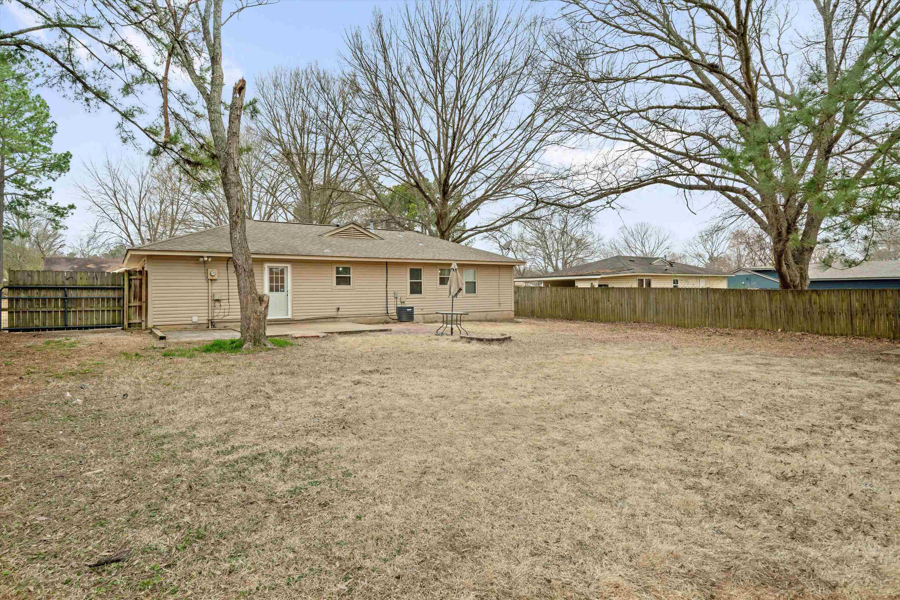 852 Greencliff Road Collierville, TN 38017 - Photo 17 of 17 a front view of a house with a yard