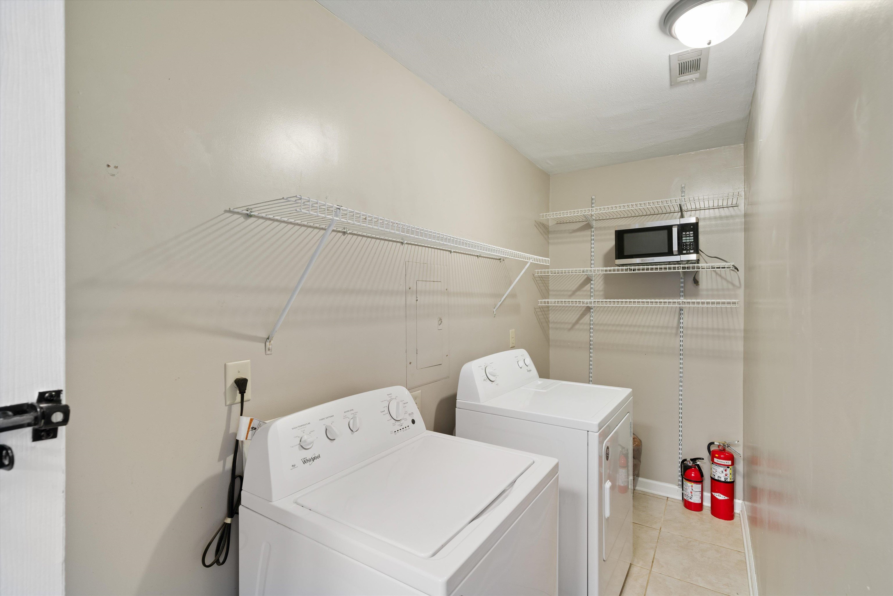 852 Greencliff Road Collierville, TN 38017 - Photo 8 of 17 a utility room with dryer and washer