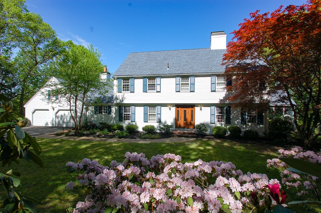 87 Nobscot Road Weston, MA 02493 - Photo 1 of 14 Gallery Image 1