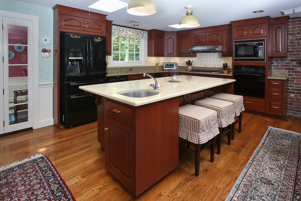87 Nobscot Road Weston, MA 02493 - Photo 5 of 14 Gallery Image 5