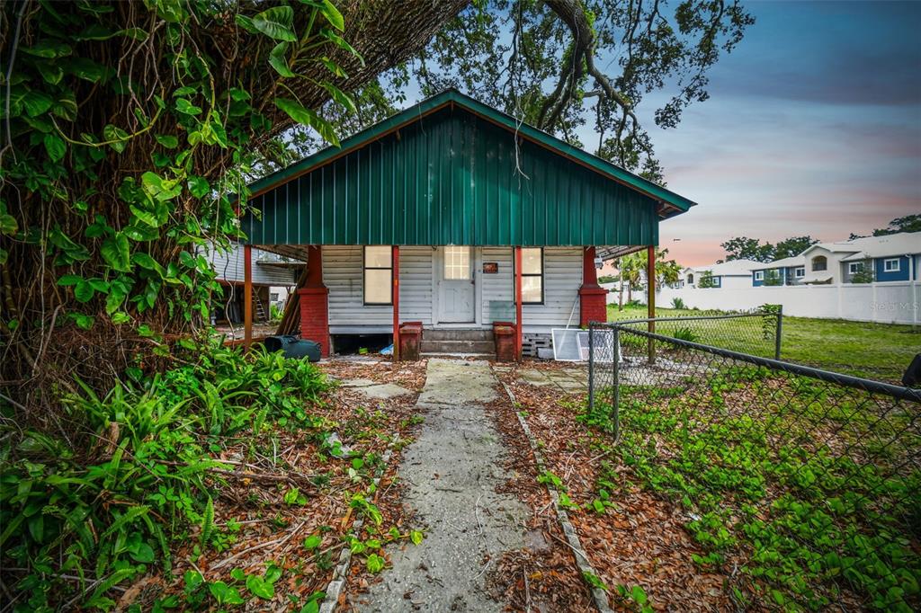 3810 Lemon Avenue Seffner, FL 33584 - Photo 1 of 1