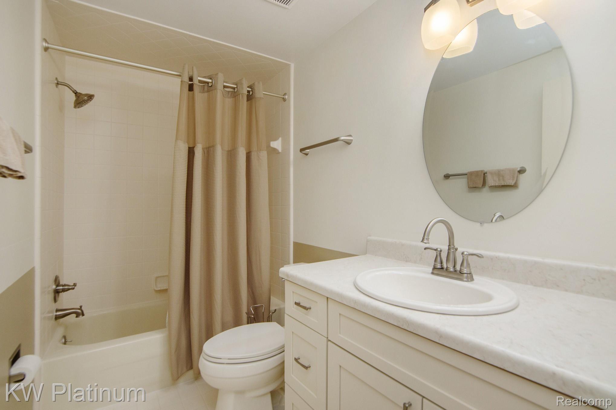 1054 Willow Grove Court Rochester, MI 48307 - Photo 18 of 30 BPG_8666.jpg