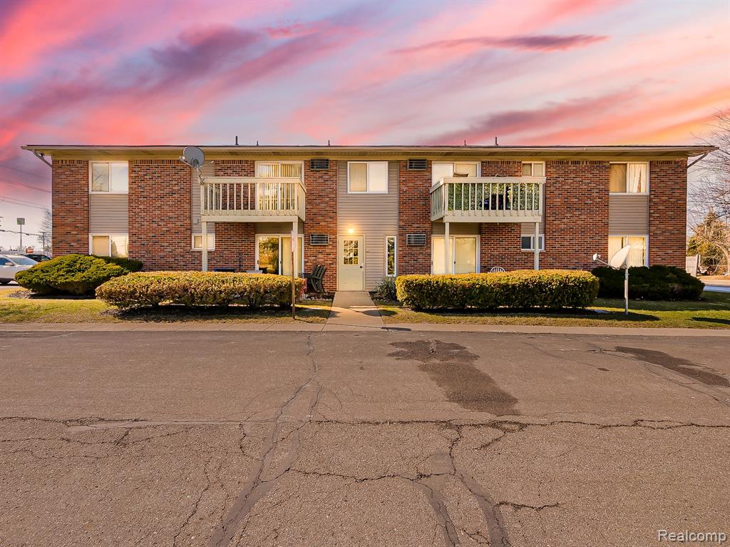 125 East Van Riper Road, Unit 7 Fowlerville, MI 48836 - Photo 1 of 26
