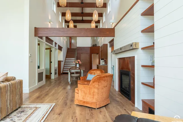 $2,400,000 | 587 North 615 Road, Lawrence, KS 66047