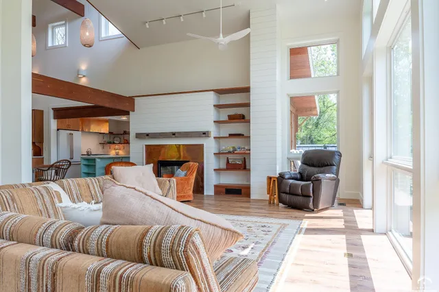 $2,400,000 | 587 North 615 Road, Lawrence, KS 66047