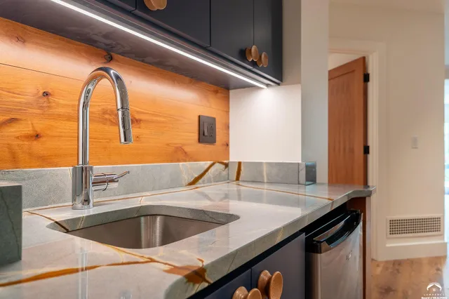 $2,400,000 | 587 North 615 Road, Lawrence, KS 66047