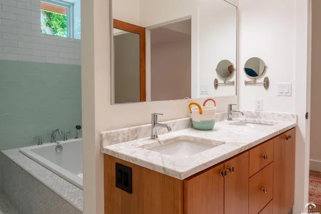 $2,400,000 | 587 North 615 Road, Lawrence, KS 66047