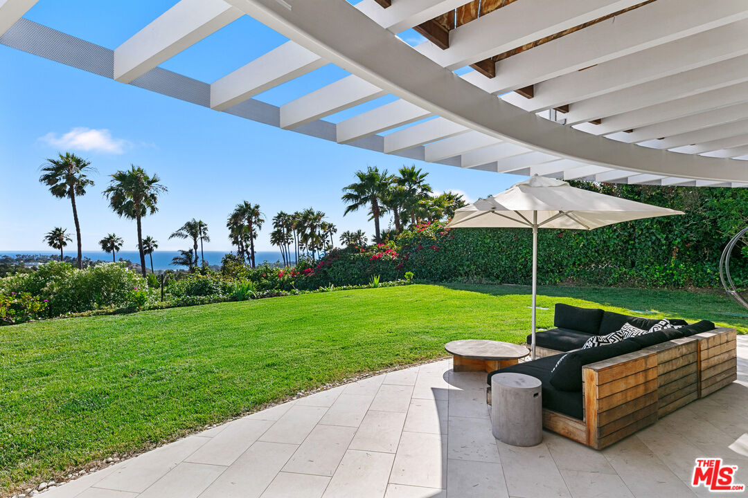 6375 Gayton Place Malibu, CA 90265 - Photo 33 of 49 a garden view with a seating space