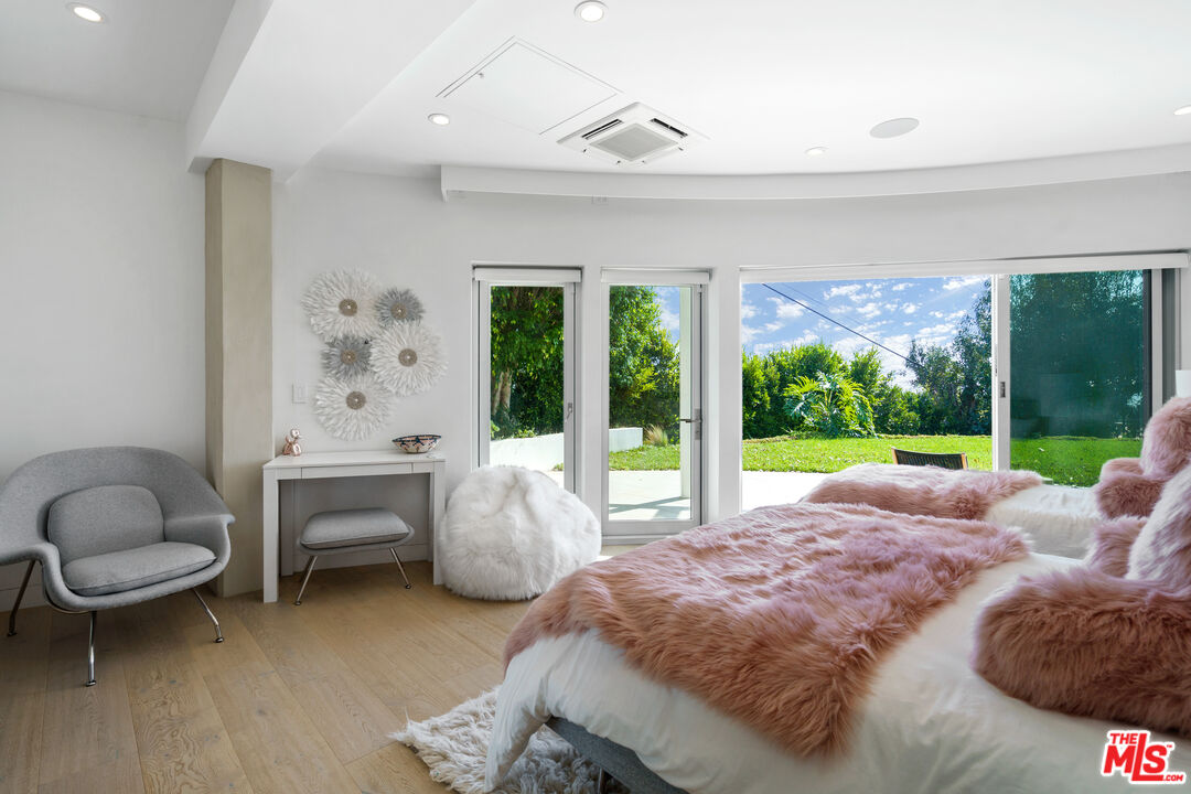 6375 Gayton Place Malibu, CA 90265 - Photo 39 of 49 a bed room with a bed and a chair