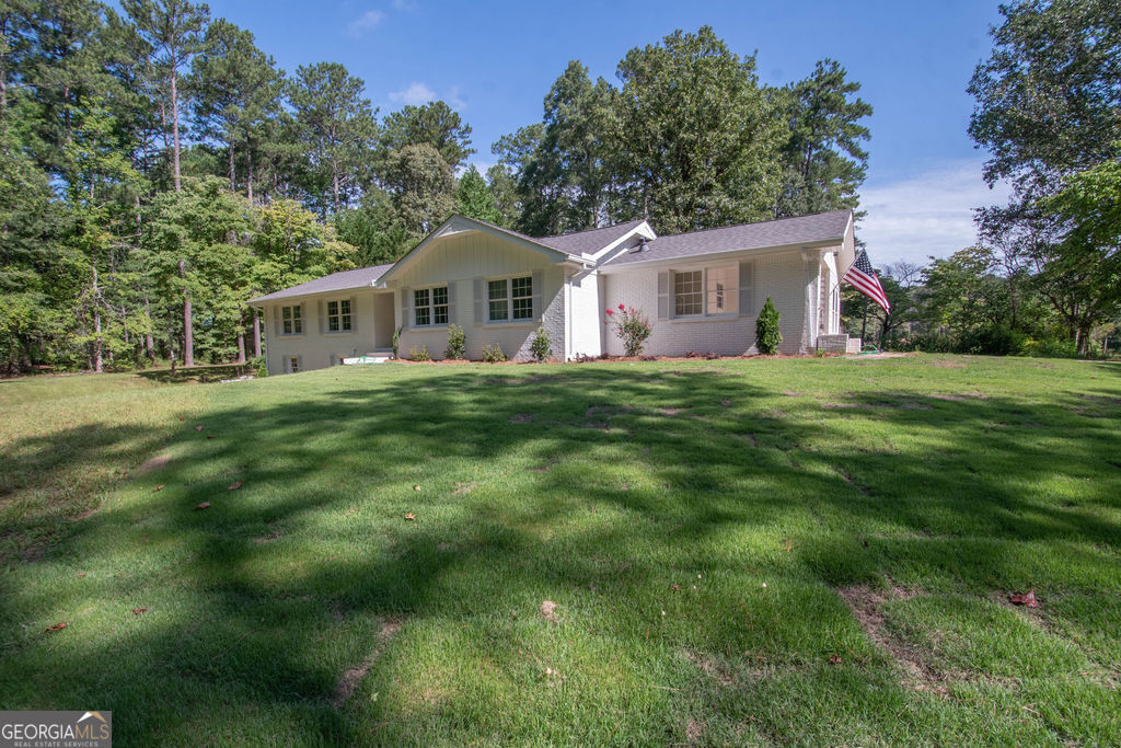 183 Busbin Road Fayetteville, GA 30215 - Photo 4 of 35 Gallery Image 4