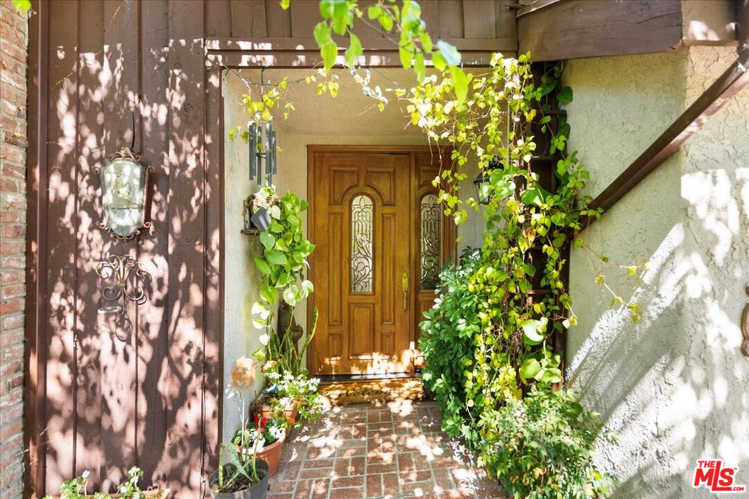 9697 Moorgate Road Beverly Hills, CA 90210 - Photo 3 of 33 Gallery Image 3