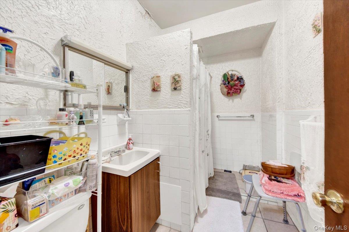 1238 Colgate Avenue Bronx, NY 10472 - Photo 14 of 20 a bathroom with a sink toilet and shower