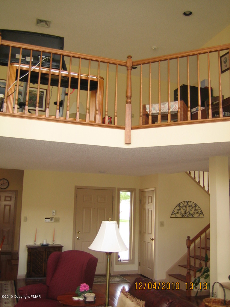 810 Long Road Buck Hill Falls, PA 18323 - Photo 13 of 20 Loft/Sitting Room