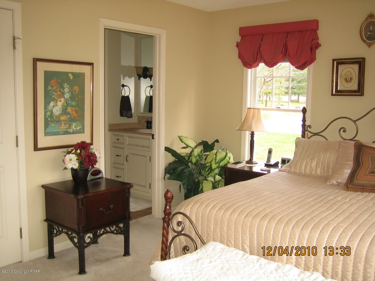 810 Long Road Buck Hill Falls, PA 18323 - Photo 9 of 20 Master Bedroom