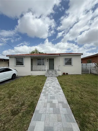 a view of a house with a back yard