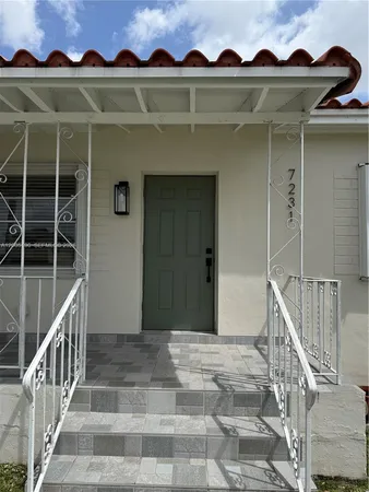 a view of entryway with a front door