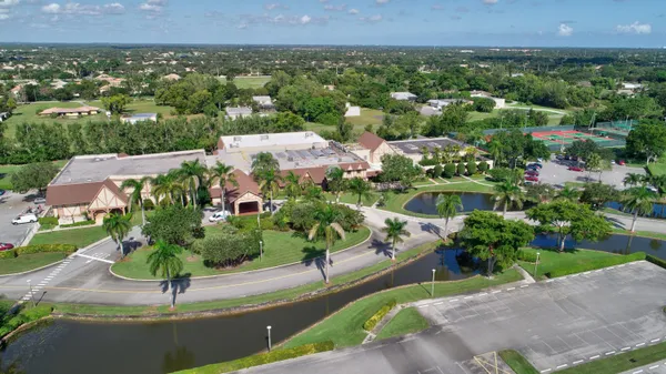 $2,400 | 7076 Huntington Lane, Unit 507, Delray Beach, FL 33446