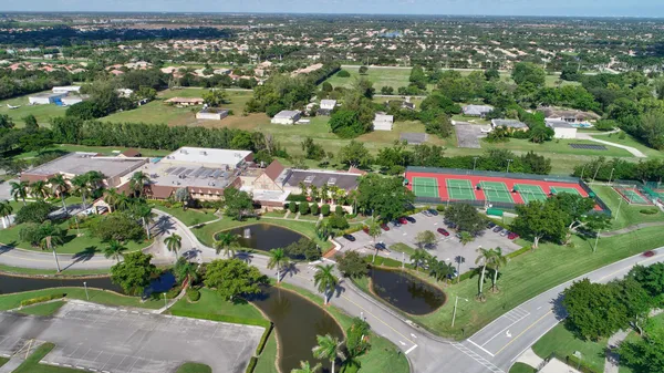 $2,400 | 7076 Huntington Lane, Unit 507, Delray Beach, FL 33446