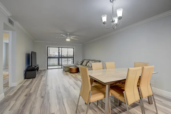 $2,400 | 7076 Huntington Lane, Unit 507, Delray Beach, FL 33446