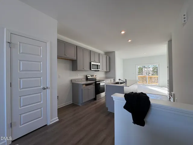 $1,895 | 3312 Bomore Road, Raleigh, NC 27610