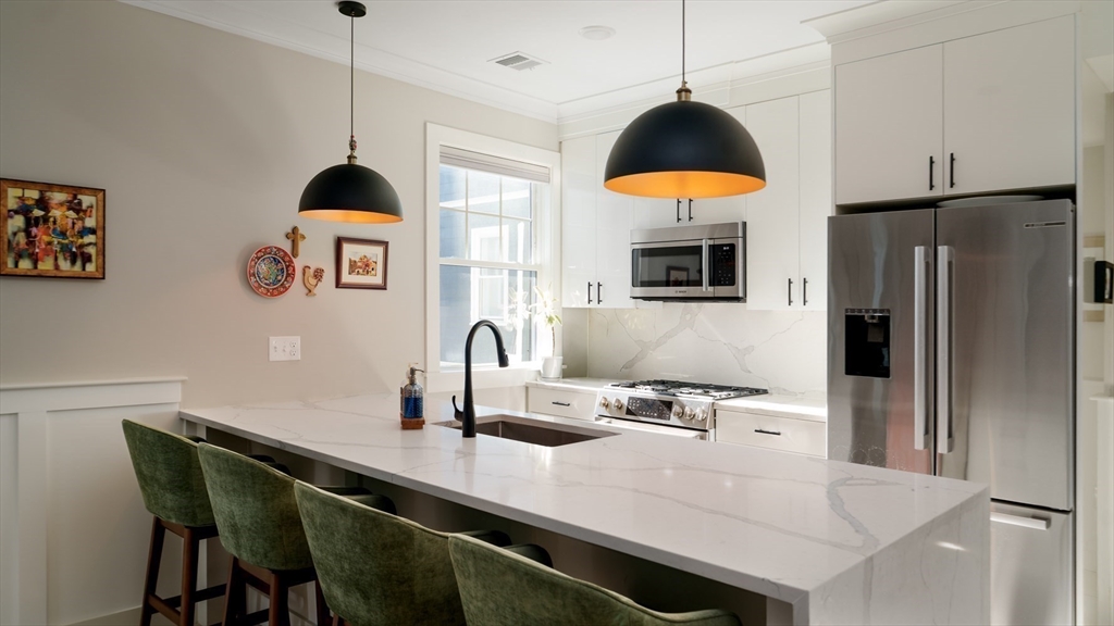 1252 Broadway, Unit 4 Somerville, MA 02144 - Photo 3 of 20