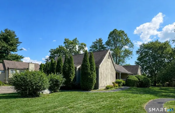 a view of a house with backyard