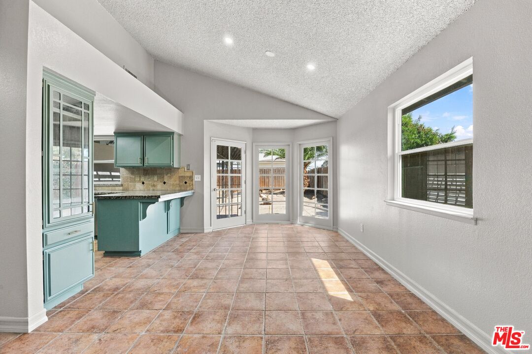 6304 Castleton Street Bakersfield, CA 93313 - Photo 13 of 40 Gallery Image 13
