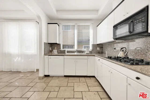 $1,174,000 | 11952 Montana Avenue, Unit 303, Los Angeles, CA 90049