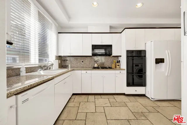 $1,174,000 | 11952 Montana Avenue, Unit 303, Los Angeles, CA 90049