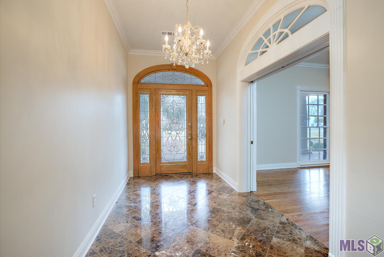 16417 Centurion Avenue Baton Rouge, LA 70816 - Photo 11 of 25 Foyer