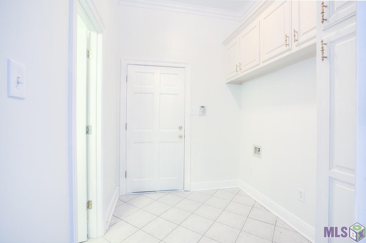 16417 Centurion Avenue Baton Rouge, LA 70816 - Photo 16 of 25 Utility Area off kitchen for extra refrigerator and freezer