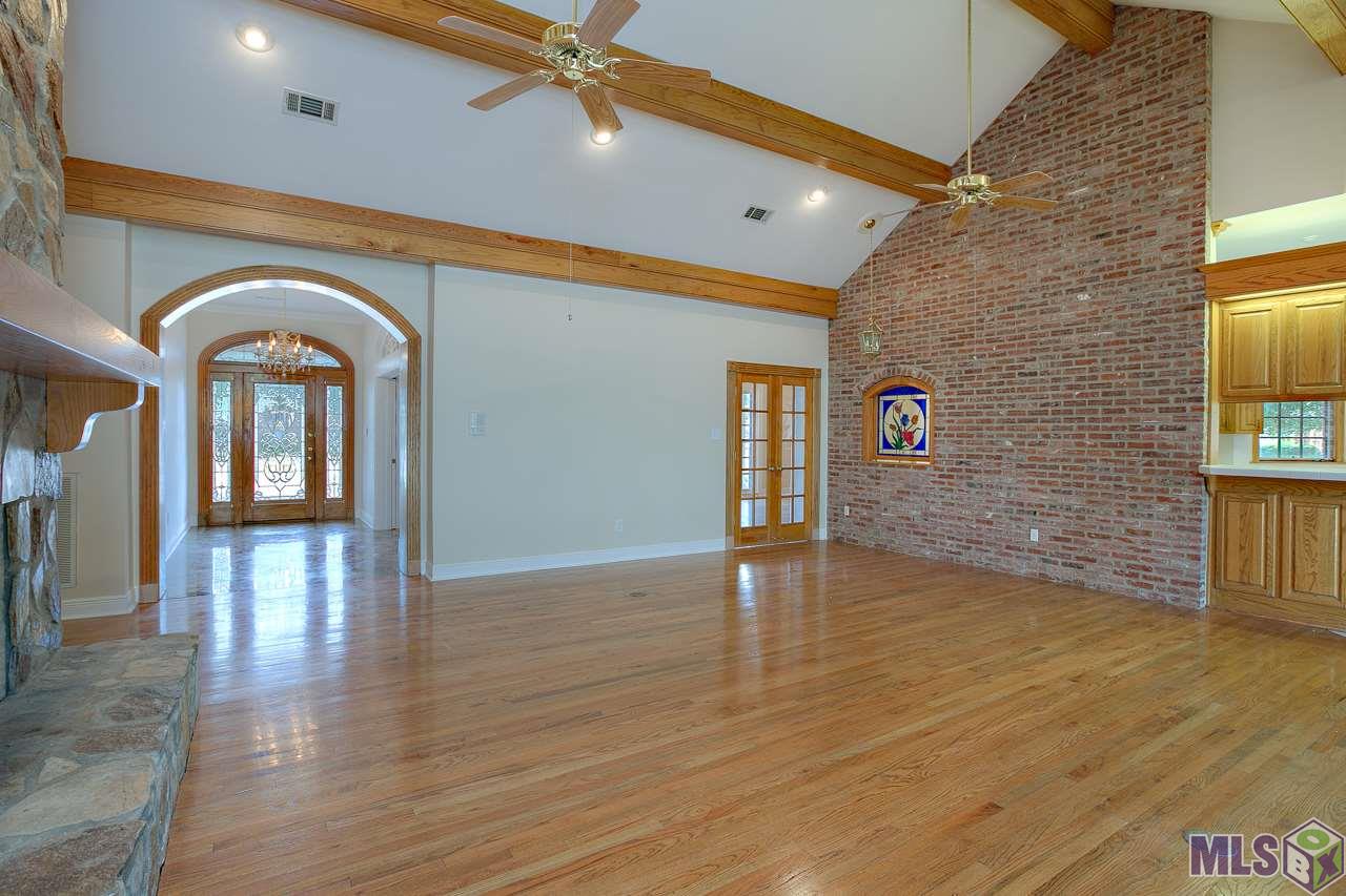 16417 Centurion Avenue Baton Rouge, LA 70816 - Photo 2 of 25 Den from foyer