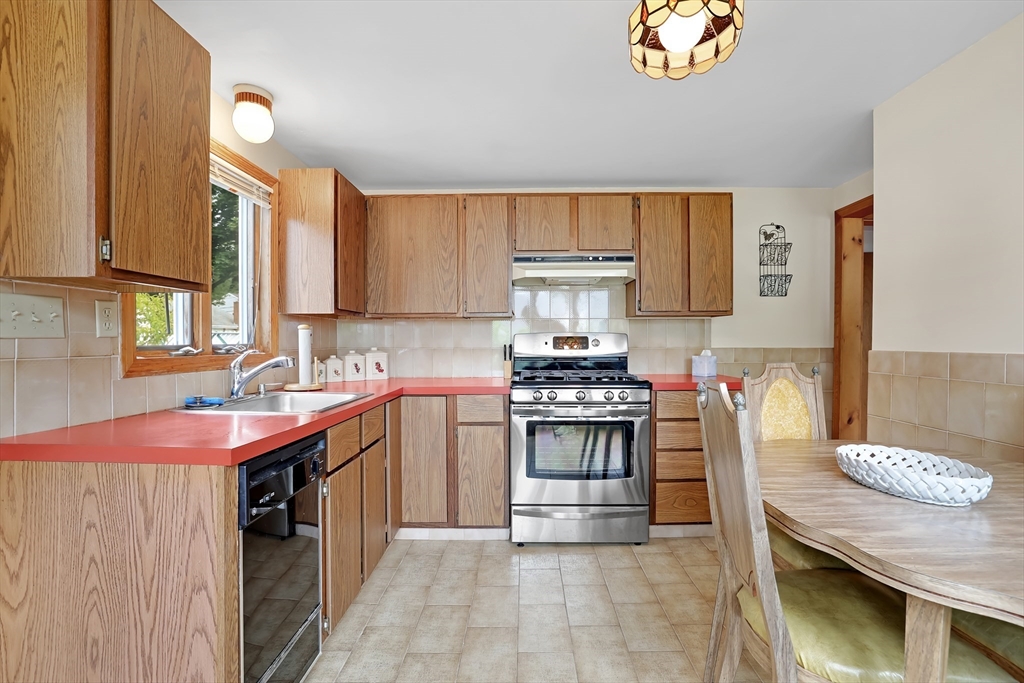 17 Swift Avenue Wareham, MA 02571 - Photo 5 of 30
