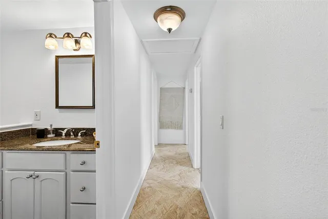 a view of room with ceiling fan