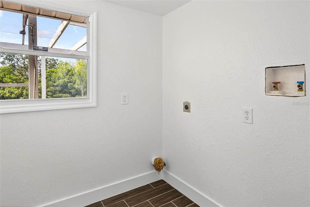 3225 West Shell Point Road Ruskin, FL 33570 - Photo 29 of 57 a view of small space with window