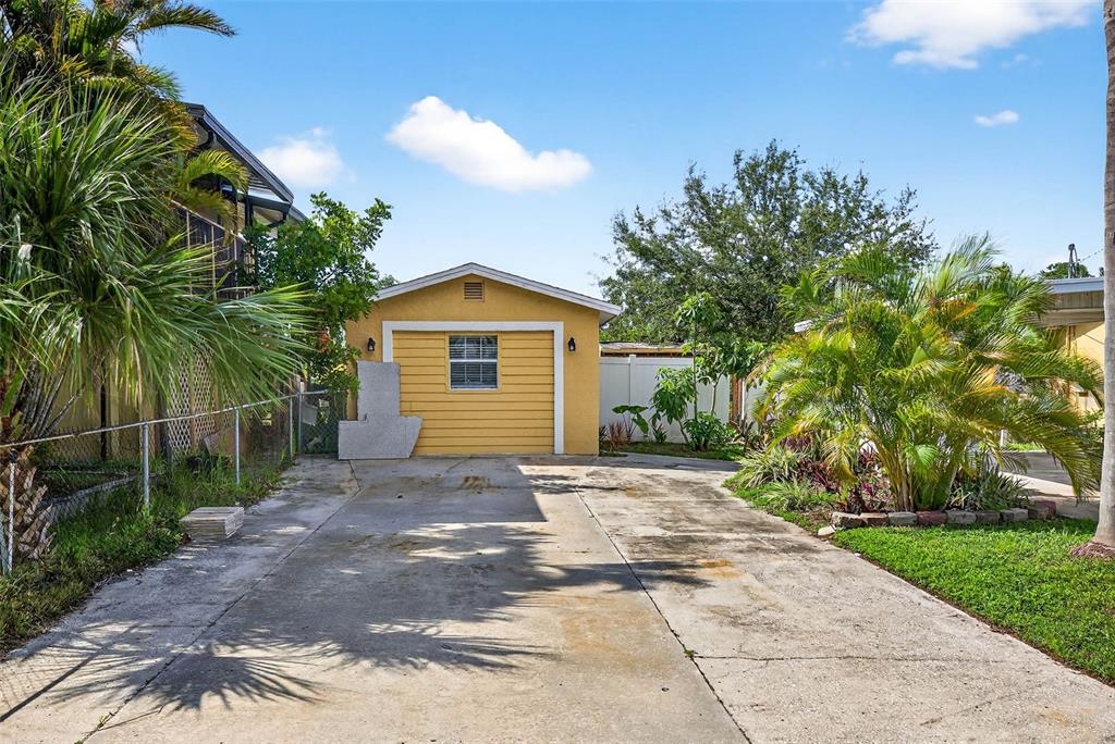 3225 West Shell Point Road Ruskin, FL 33570 - Photo 41 of 57 a view of backyard with green space
