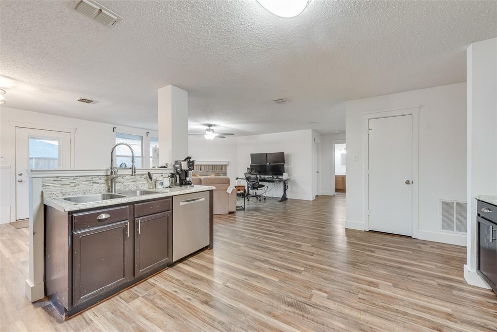 1620 Rialto Way Fort Worth, TX 76247 - Photo 9 of 30 Gallery Image 9